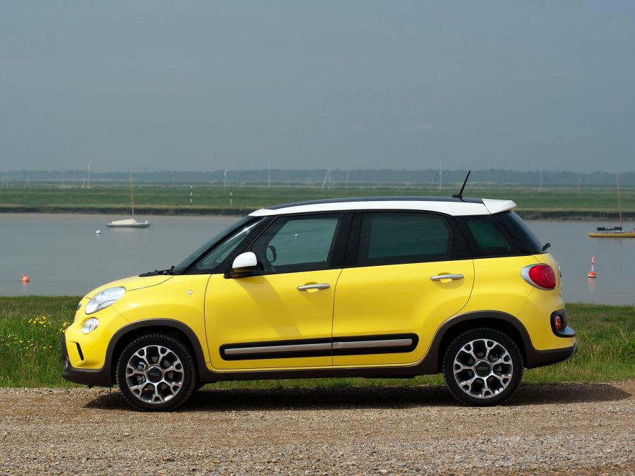  Fiat 500L Trekking 2013 года  (UK) (фото 10 из 16)